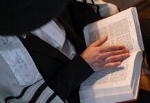 כיסוי לטלית עם רקמה: יופי ומסורת