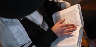 כיסוי לטלית עם רקמה: יופי ומסורת